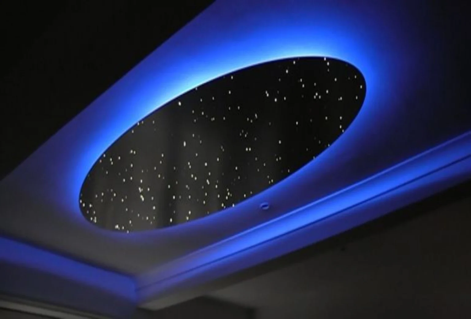 Integrated fibre optic star ceiling feature combined with concealed LED lighting